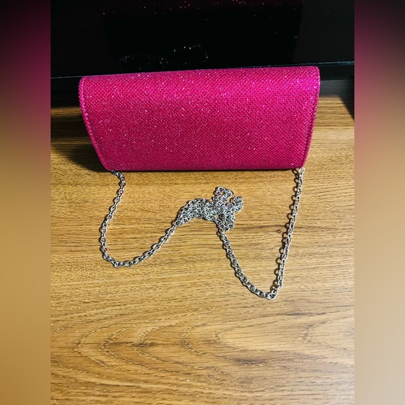 Elegant Pink Clutch with Silver Chain - Picture 3 of 7